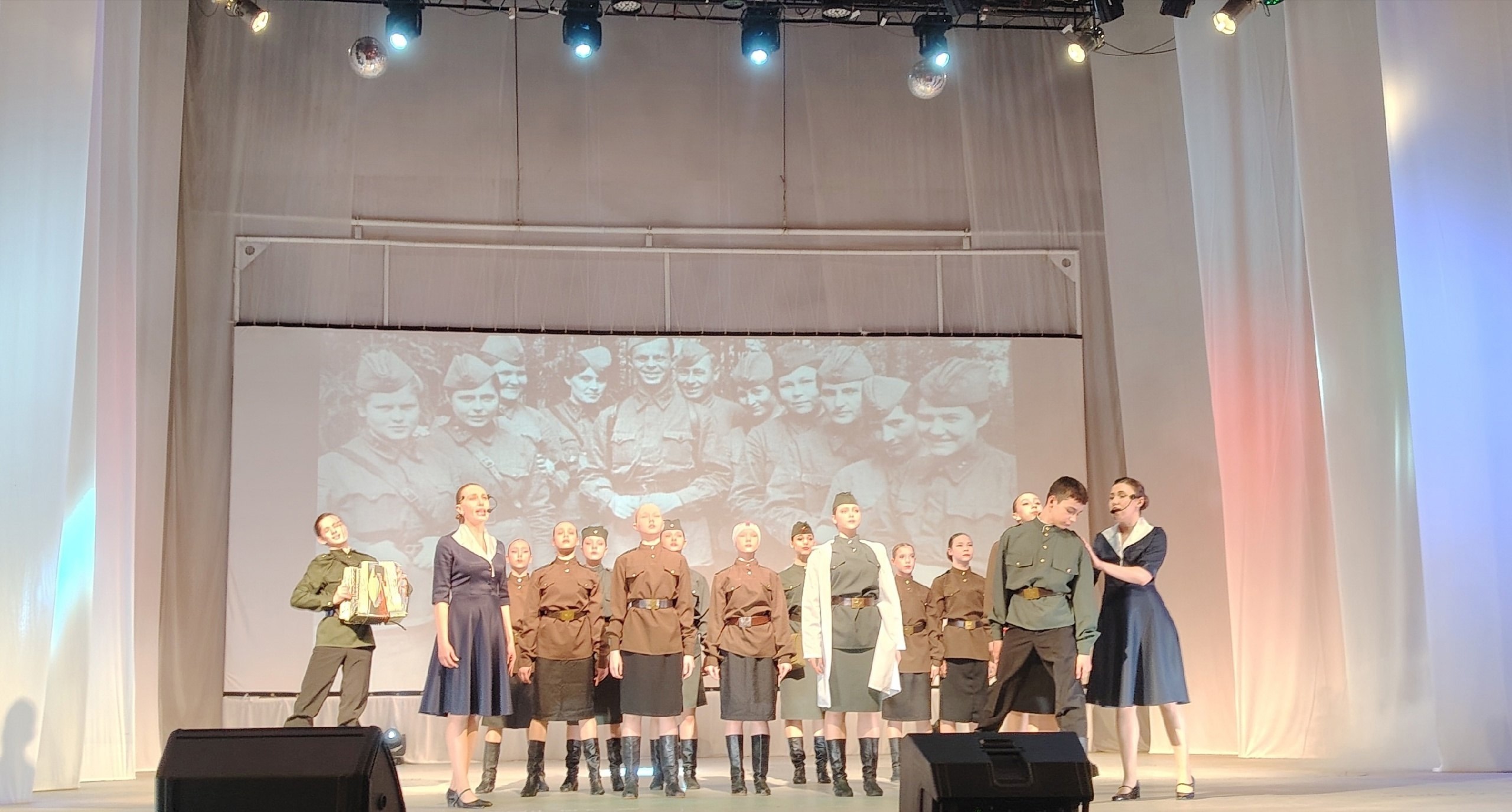Праздничная программа «Салютуем великой Победе».